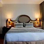 Hotel The 4*