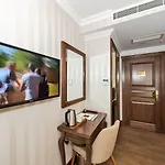 Hotel The 4*