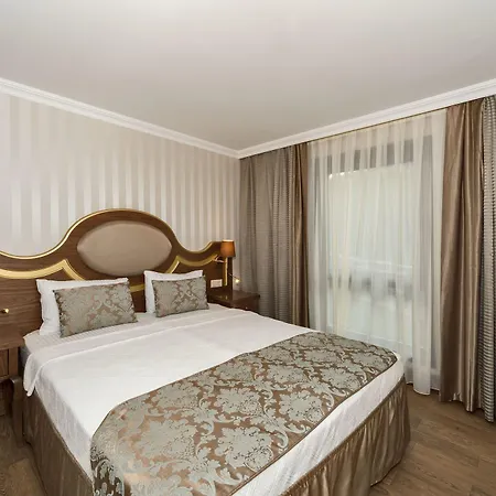 Hotel The 4*