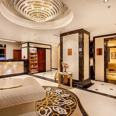 Hotel The 4*