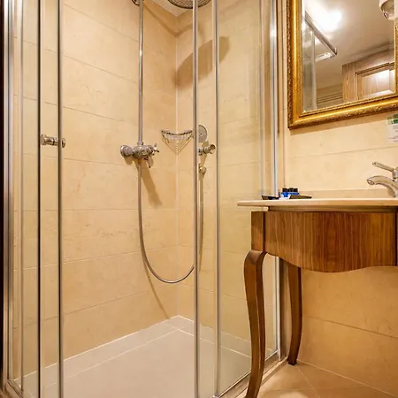 Hotel The 3*