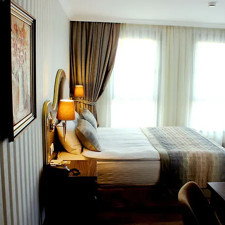 Hotel The 4*