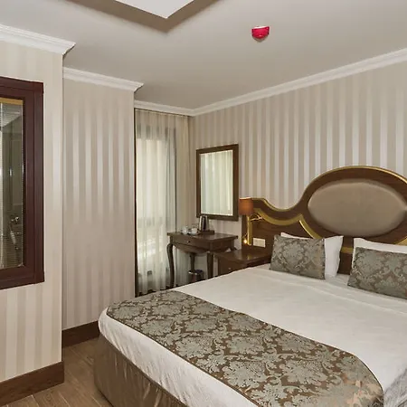 Hotel The 4*